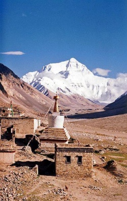381px-Mount Everest from Rombok Gompa, Tibet.jpg