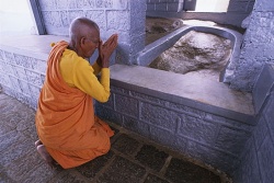 Buddhist-monk500.jpg