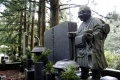 A statue in Okunoin cemetery.jpg