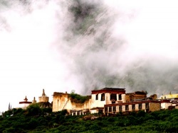Daklha Gampo Monastery.jpg