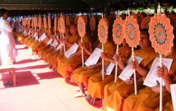 Thai Buddhist monk blesses.jpg