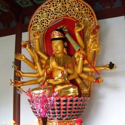 Lingyin temple 18 armed cundi.jpeg