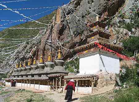 File:Princess-wencheng-temple3.jpg