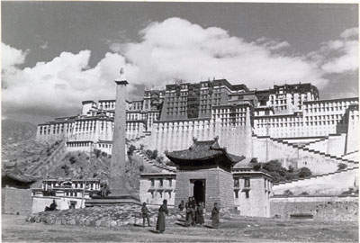 File:Potala and Sho Doring.jpg