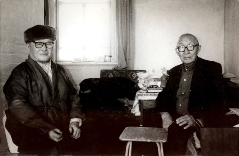 File:Dugarzab-munko-istumas.jpg