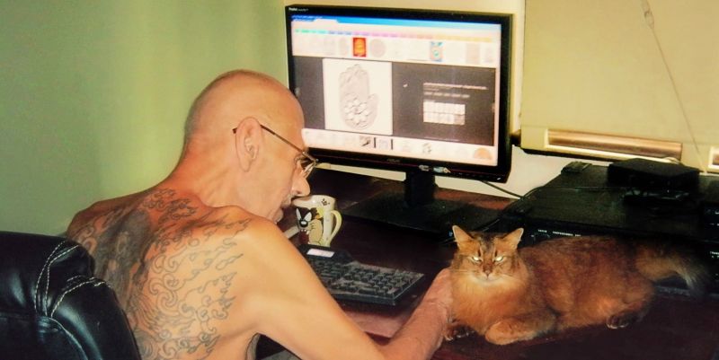 File:VV-working-every-day-since-2012.jpg